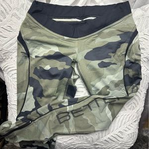 Fitness Leggings 
Zipper on the ankle